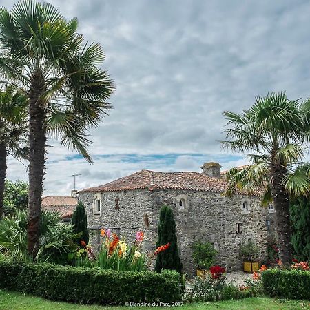 Logis De La Robliniere Bed & Breakfast Landevieille Bagian luar foto