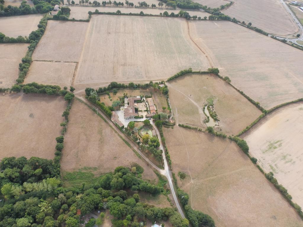 Logis De La Robliniere Bed & Breakfast Landevieille Bagian luar foto