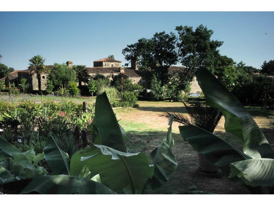 Logis De La Robliniere Bed & Breakfast Landevieille Bagian luar foto