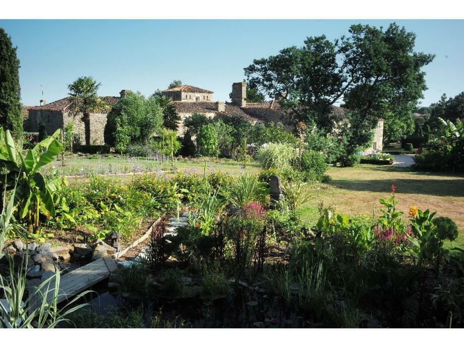 Logis De La Robliniere Bed & Breakfast Landevieille Bagian luar foto