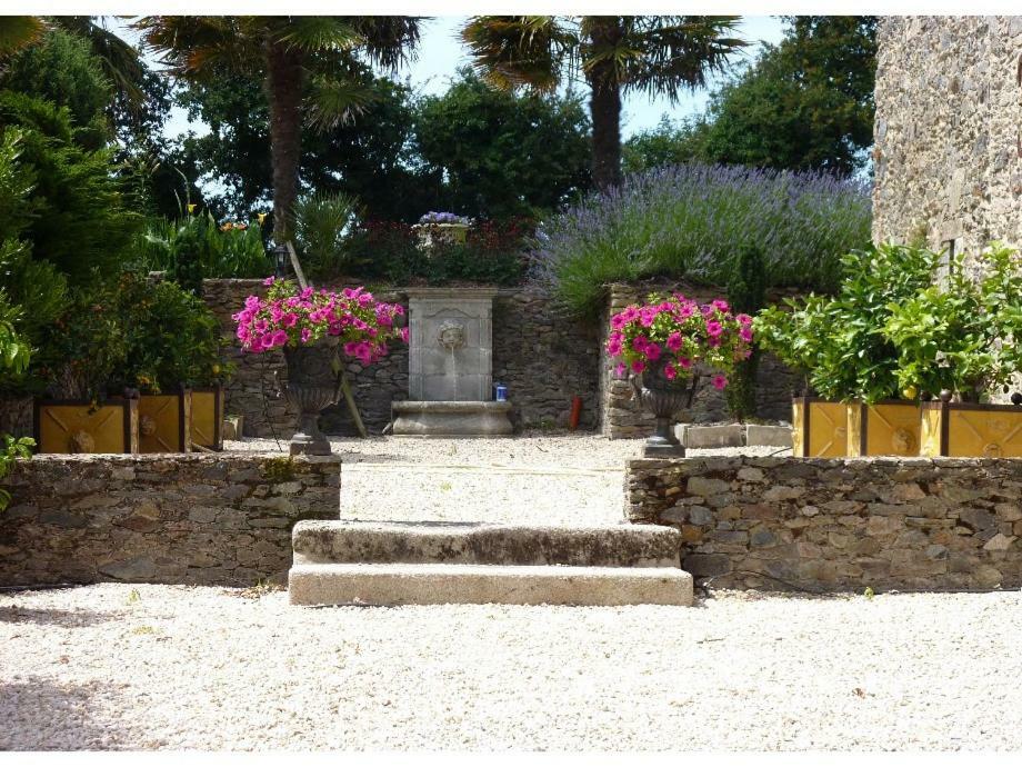 Logis De La Robliniere Bed & Breakfast Landevieille Bagian luar foto