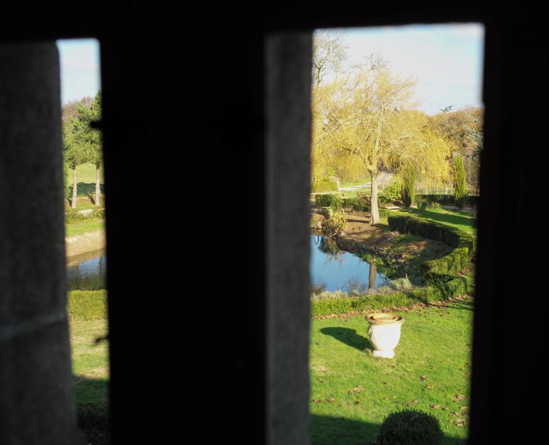 Logis De La Robliniere Bed & Breakfast Landevieille Bagian luar foto